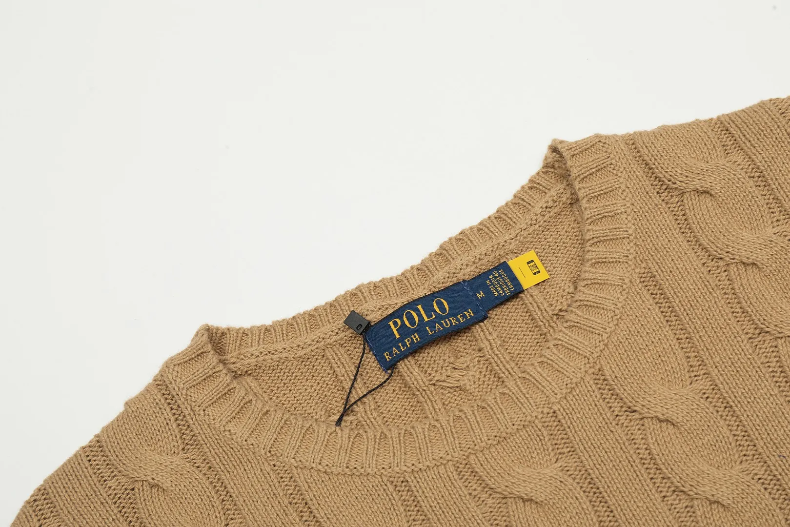 🅿️220 "Top quality" Style number: DS012# [Ralph Lauren round neck solid color pony embroidered logo twist knitted sweater] ✅Ralph Lauren classic basic versatile knitted pullover round neck sweater for men and women ✅Main supplier platform live broadcast Wholesale entity Replacement when out of stock No removal from shelves ✅ZP quality 1:1 version Scan the code to enter the GF website Counter quality ✅Detailed quality The only one in Guangzhou Imported quality cotton yarn, focusing on high-end, cost-effective, good quality needless to say ✅The version is restored to the original order, the maximum size can be worn up to 190 pounds, loose, comfortable and stress-free ✅The upper body is simple and easy to match, ootd must-have style, good-looking clothes are never picky, a must-have in couples' wardrobes, recommended. Size: S-XL Color: Black, off-white, gray, navy, khaki, pink, coffee, red